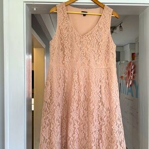 Torrid 1x blush lace dress